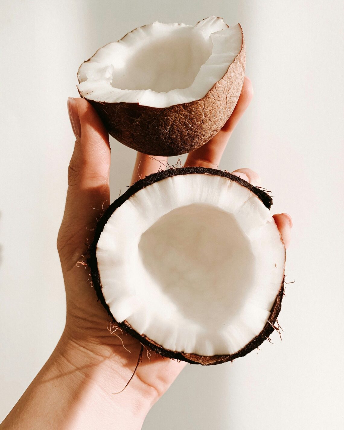 coconut, coconut oil, vegan, anti-aging, sunscreen, hyaluronic acid, retinol, moisturizer, exfoliation, collagen, niacinamide, vitamin C serum, acne treatment, peptides, skin barrier, hydration, glycolic acid, salicylic acid, face mask, antioxidant, hyperpigmentation, ceramides, facial oil, toner, clay mask, anti-inflammatory, brightening, pore minimizer, facial cleanser, rosacea, sensitive skin, sun protection, oily skin, dry skin